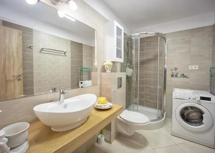 شقة Coresi Rezidence &